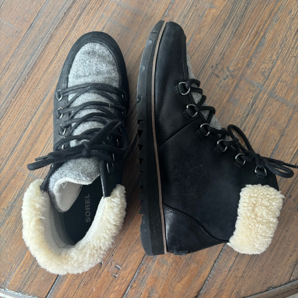 Sorel size 10 Harlow Lace up Shearling Lined Black Ankle Boots
